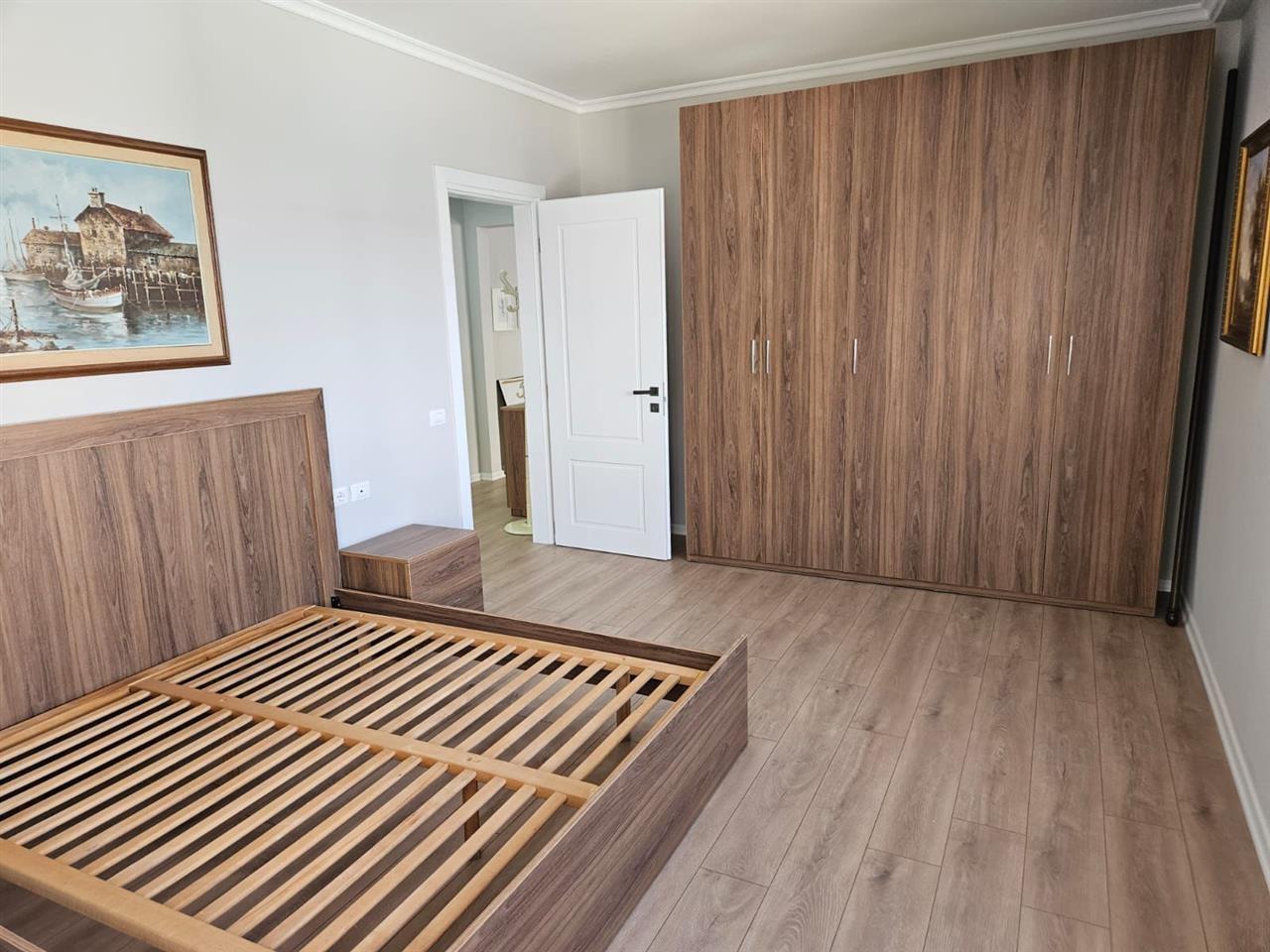 Apartament 2+1+Parking per qira tek Liqeni i Thate.