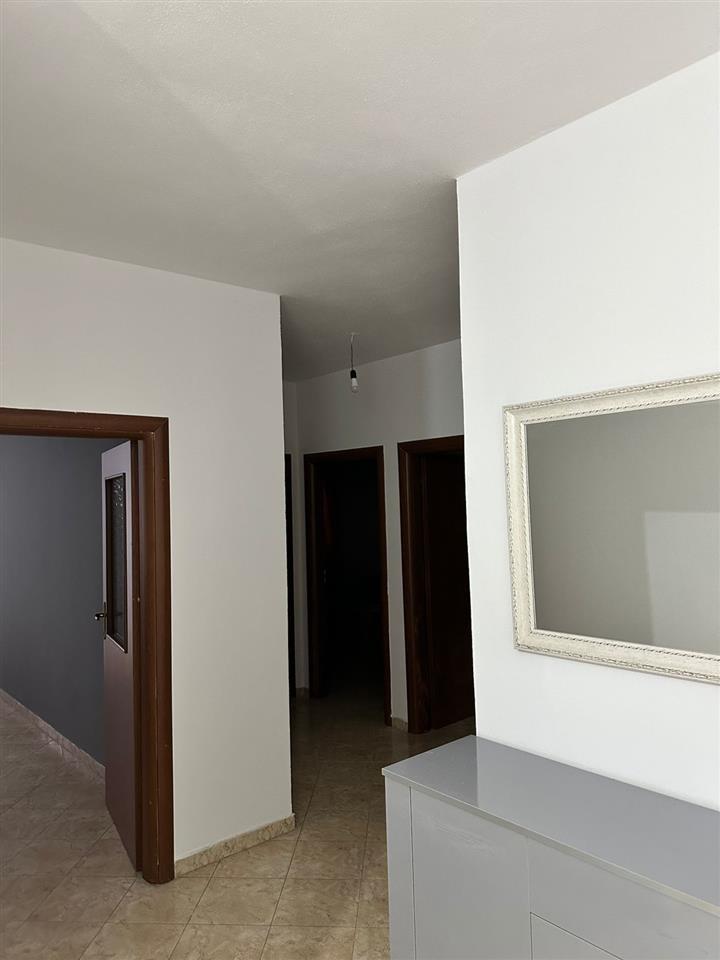 JEPET ME QIRA APARTAMENT 2+1+2 TEK QEMAL MICI NE DURRES !