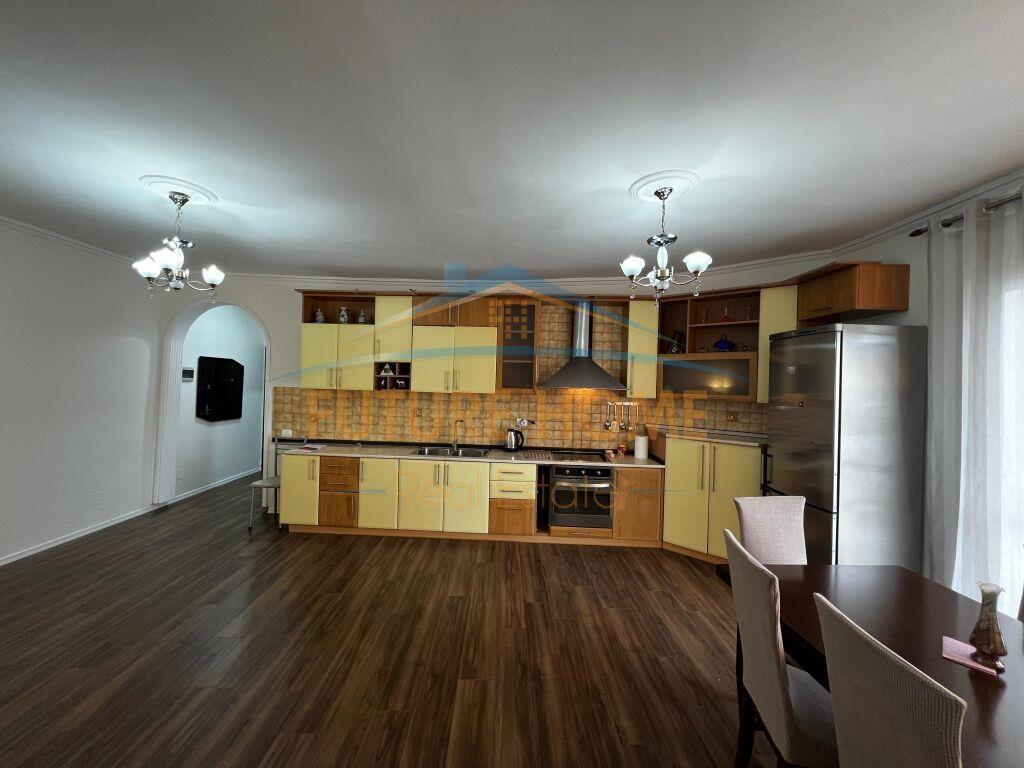 Qera, Apartament 2+1 Komuna e Parisit