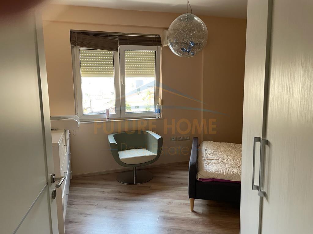 Qera, Apartament 2+1+2+post parkingu Rruga e Barrikadave