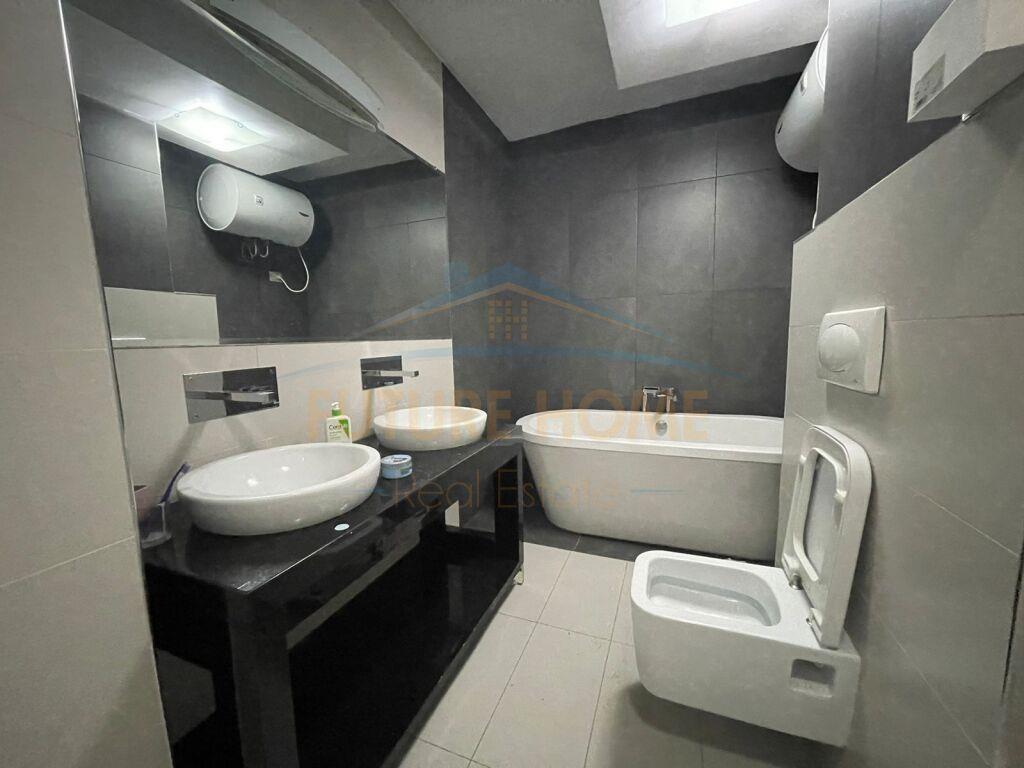 Qera, Apartament 2+1+2+post parkingu Rruga e Barrikadave