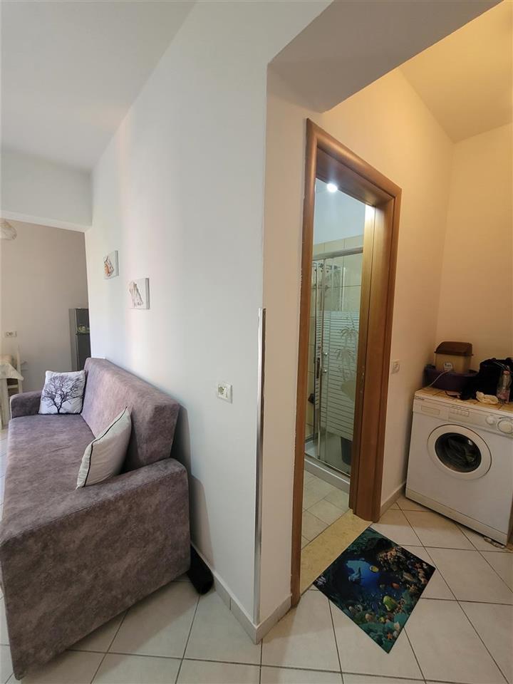 Jepet me qera per muajin Korrik apartament ne Orikum