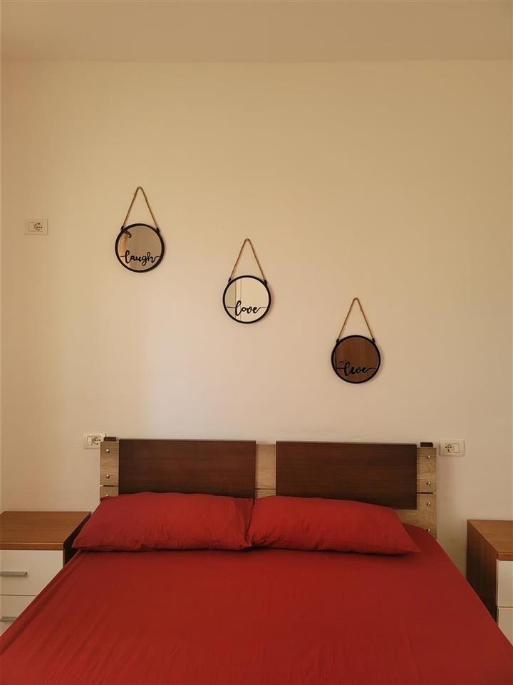 Jepet me qera per muajin Korrik apartament ne Orikum