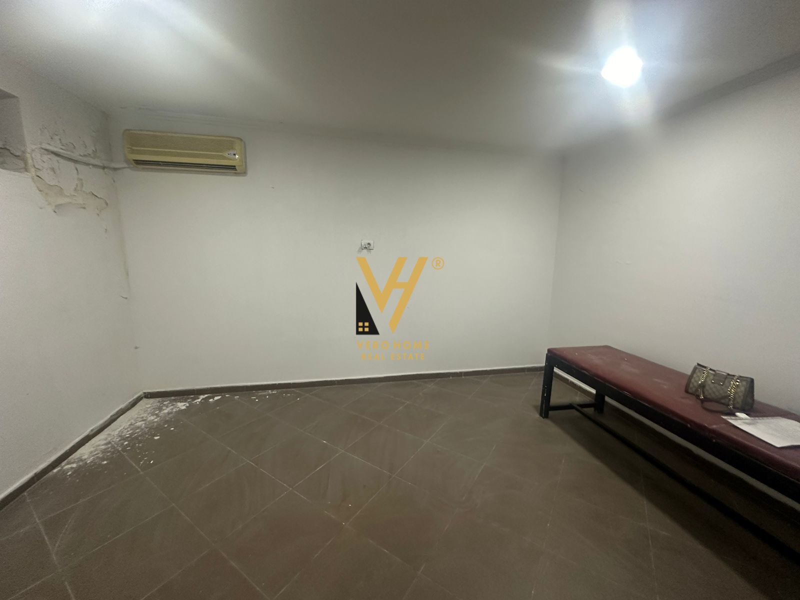 DYQAN 143 M2 ME QERA TE STADIUMI DINAMO 650 EURO