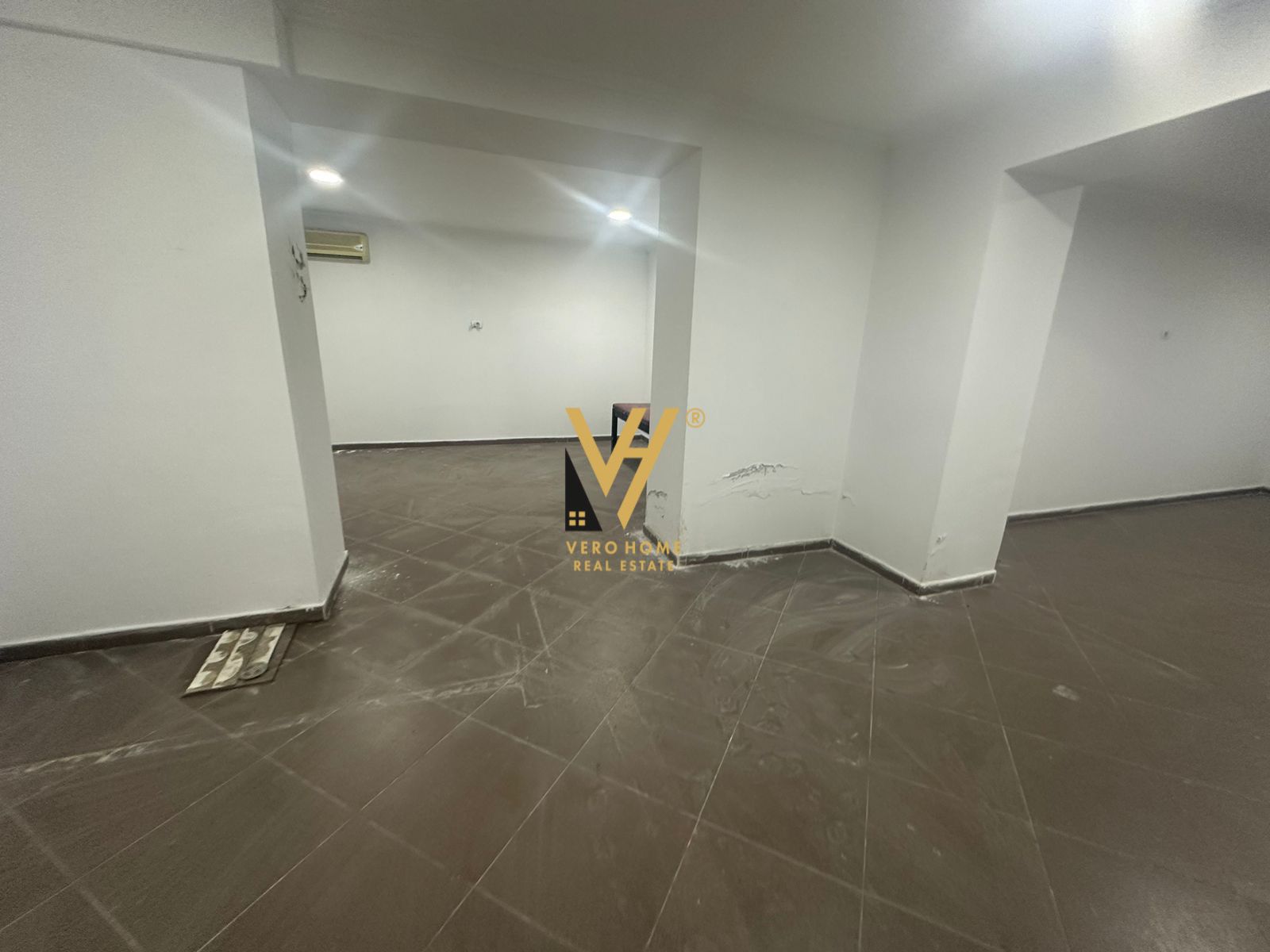 DYQAN 143 M2 ME QERA TE STADIUMI DINAMO 650 EURO