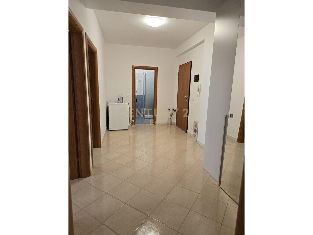 Apartament 2+1 me Verandë në Qendër të Durrësit!