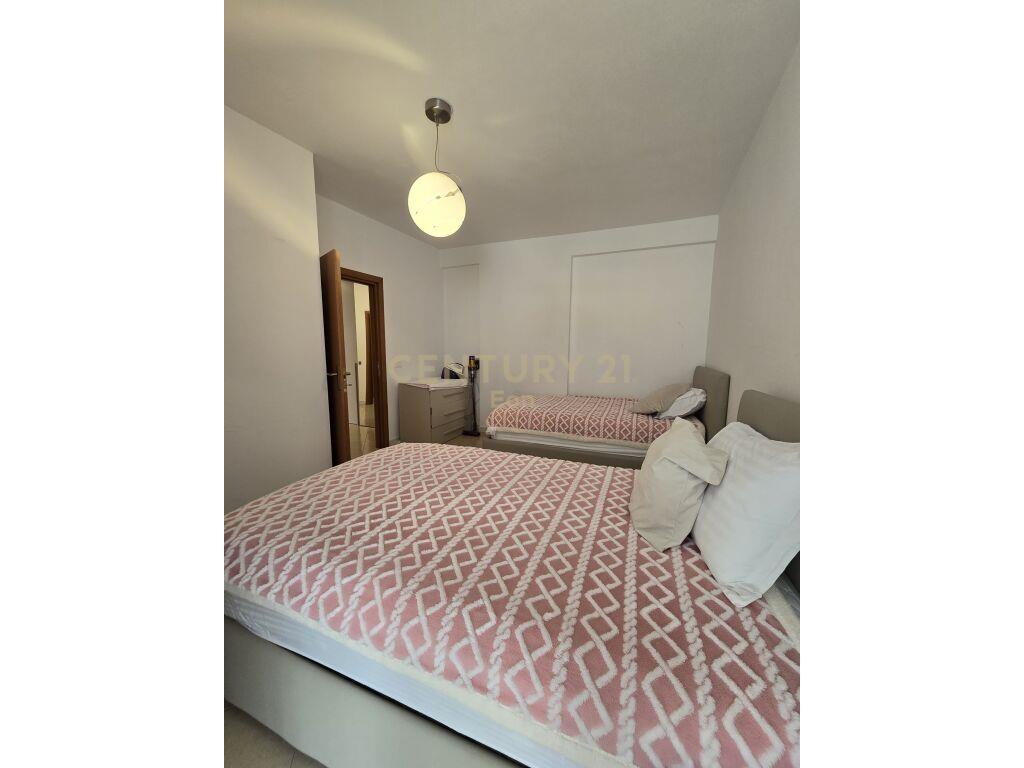 Apartament 2+1 me Verandë në Qendër të Durrësit!