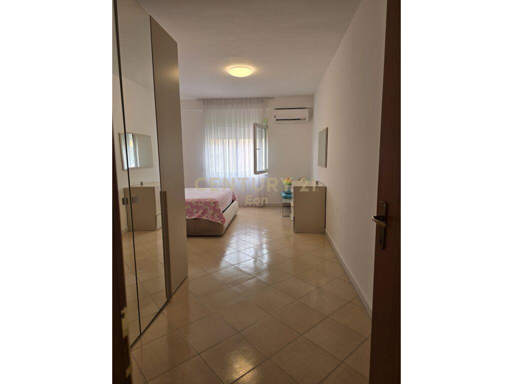 Apartament 2+1 me Verandë në Qendër të Durrësit!