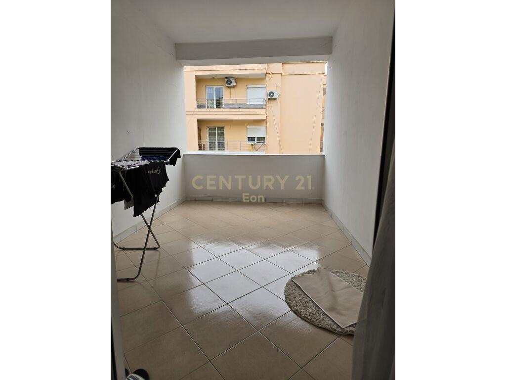 Apartament 2+1 me Verandë në Qendër të Durrësit!