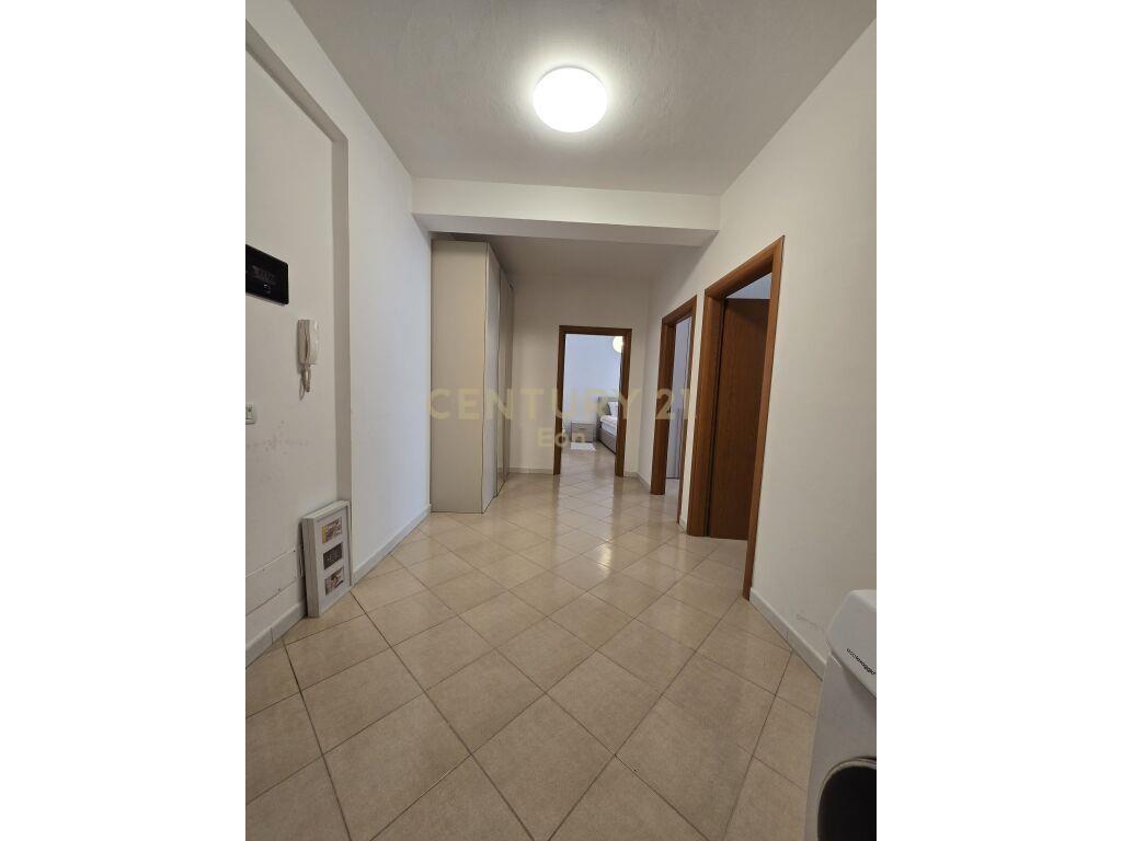 Apartament 2+1 me Verandë në Qendër të Durrësit!