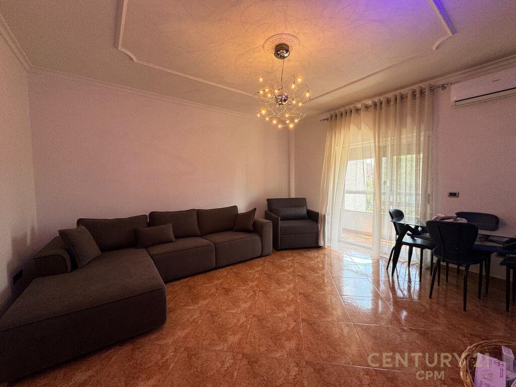 Qira Garsoniere 51m² 21 Dhjetori Tiranë 450 €