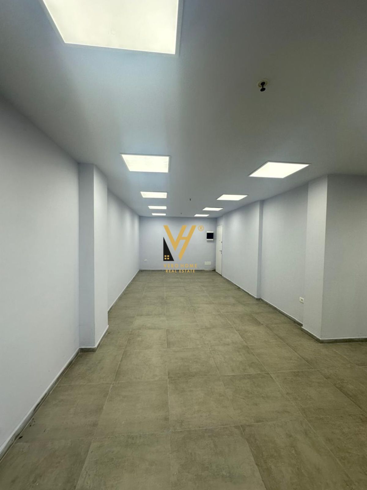 AMBIENT 350 M2 TE FAKULTETIT EKONOMIK 3.000 EURO