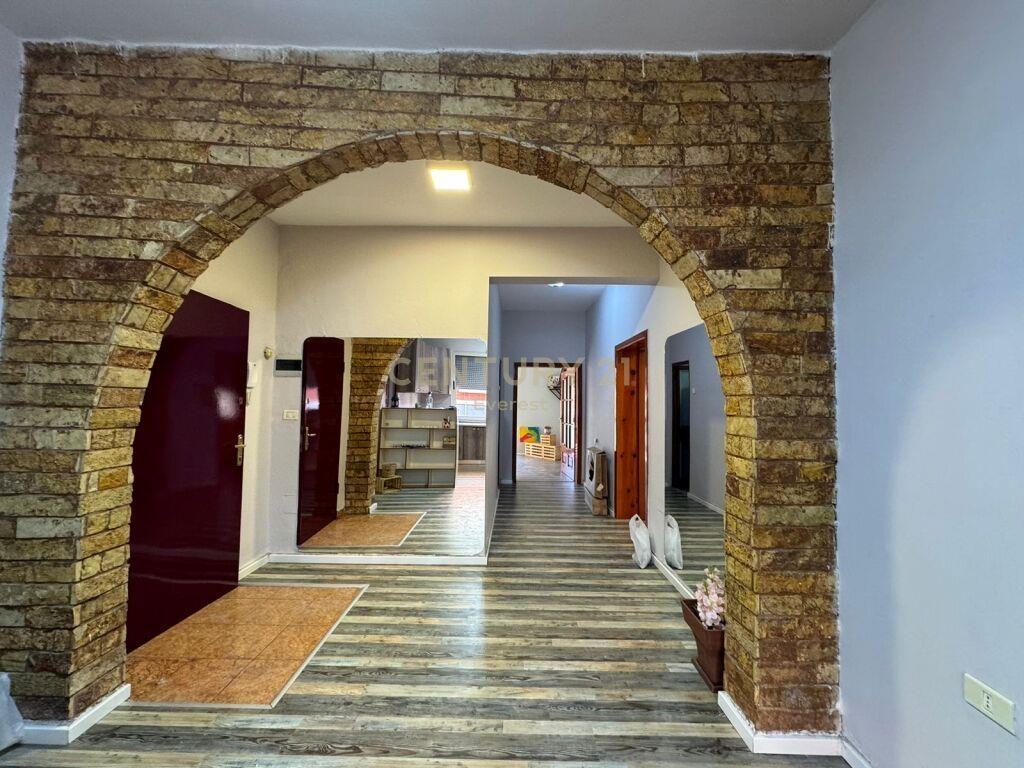 MUSLYM SHYRI, JAPIM ARTAMENT 3+1 ME QIRA PER ZYRA OSE BANIM