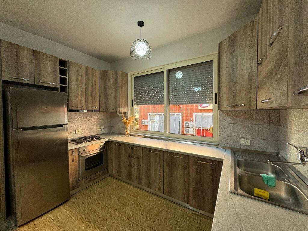 MUSLYM SHYRI, JAPIM ARTAMENT 3+1 ME QIRA PER ZYRA OSE BANIM