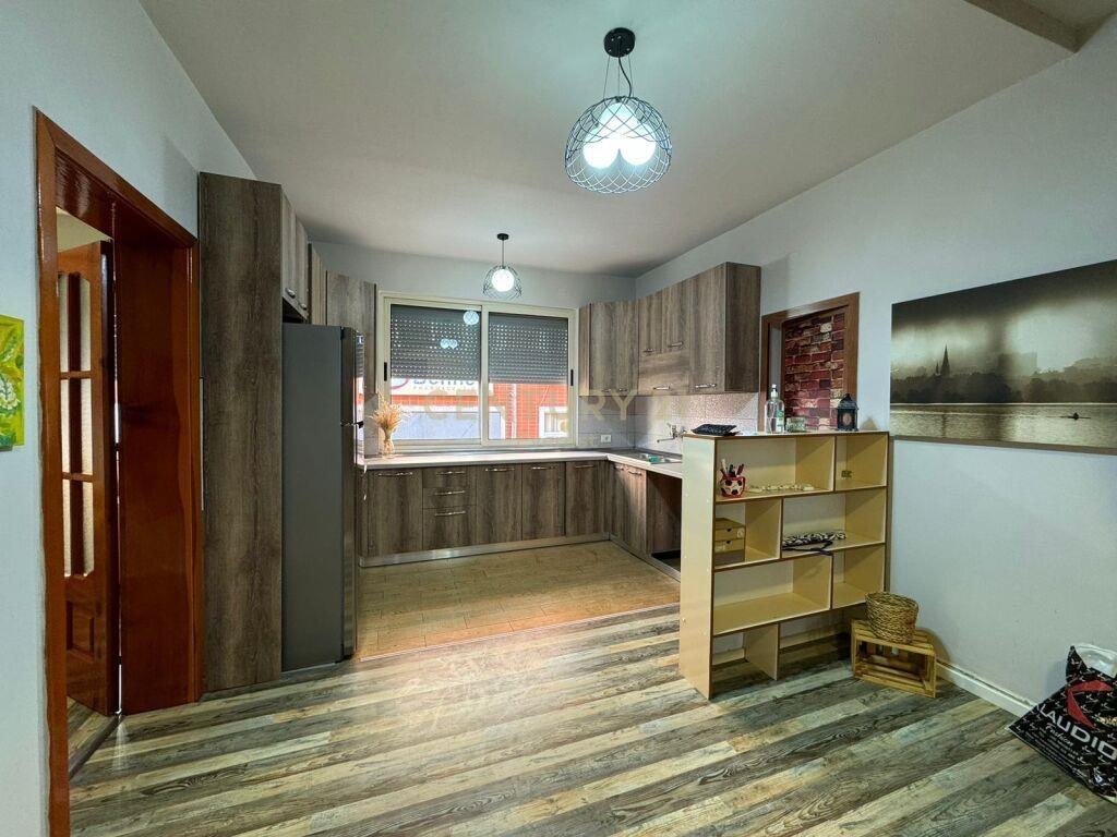 MUSLYM SHYRI, JAPIM ARTAMENT 3+1 ME QIRA PER ZYRA OSE BANIM