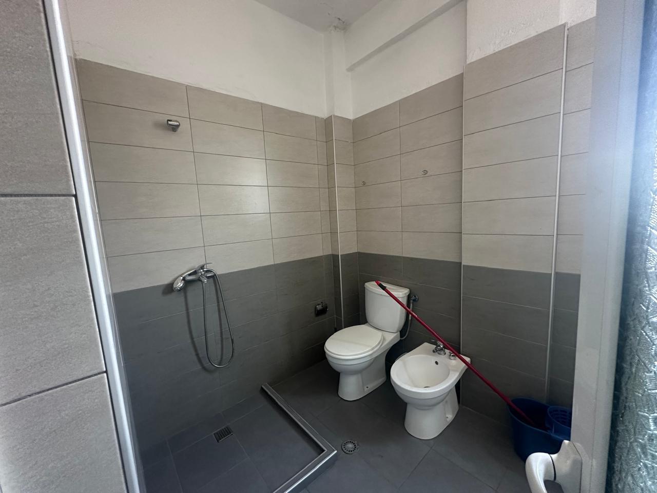 Shitet, Apartament 2+1+2, Rruga Dritan Hoxha, Tiranë