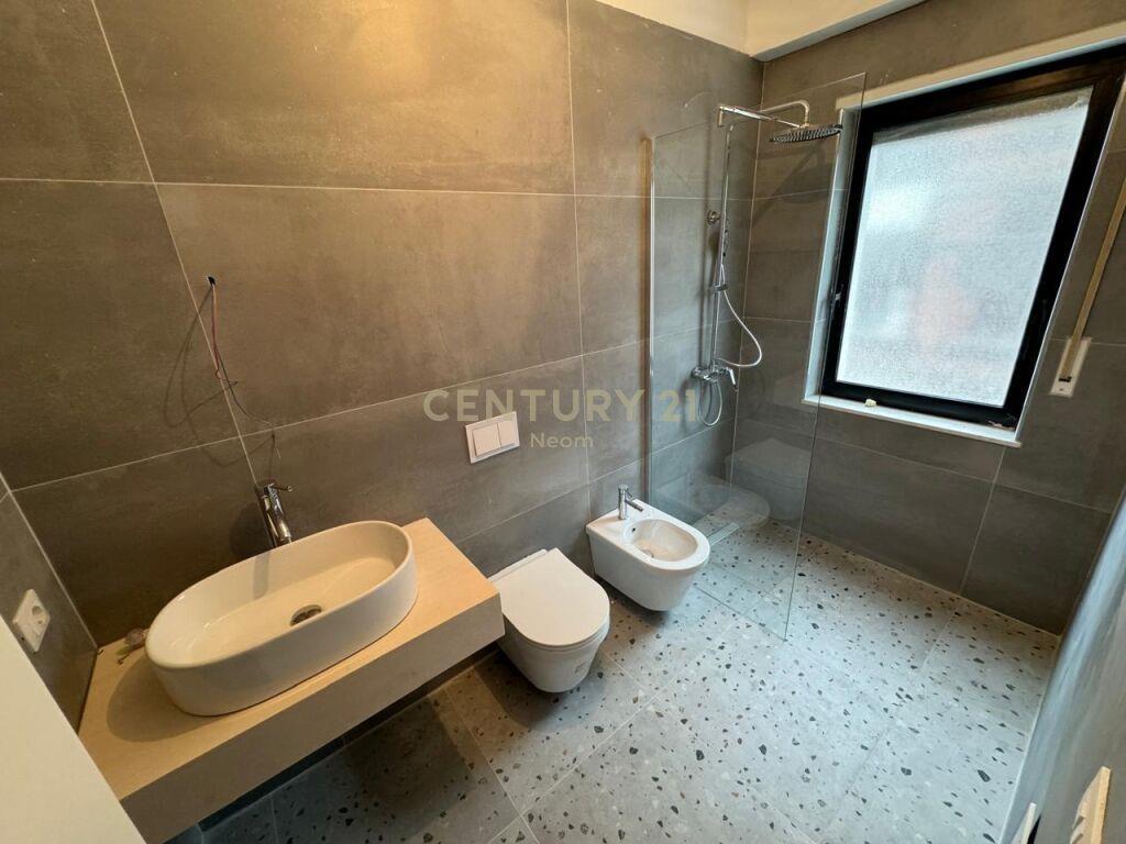 Shitet Apartament 2+1+2 tek Zgjatimi i Kodres se Diellit!