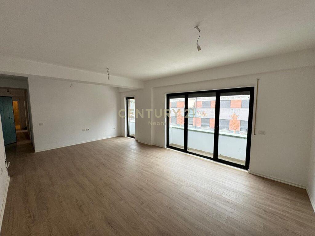 Shitet Apartament 2+1+2 tek Zgjatimi i Kodres se Diellit!