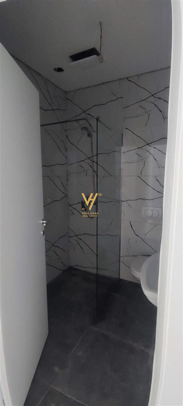 ZYRE 102 M2 TE LIQENI ARTIFICIAL 1.300 EURO