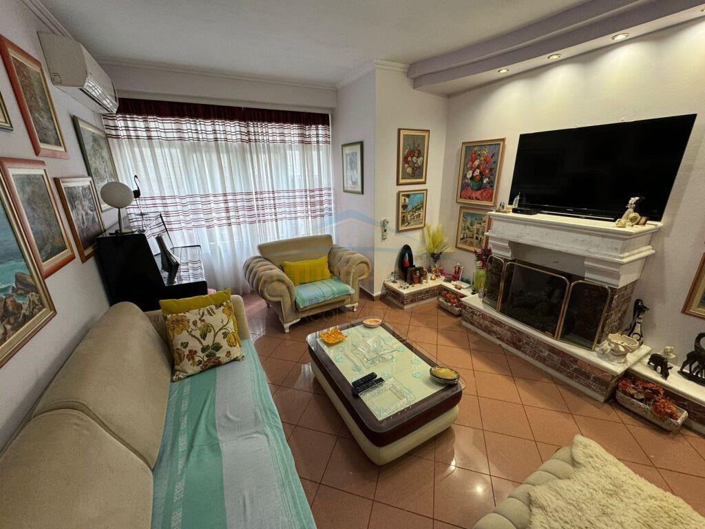 Jepet me Qera 1+1 Garda,Bllok