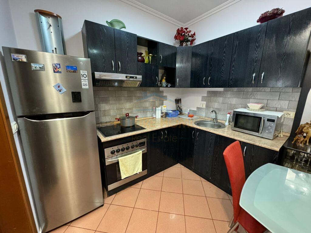 Jepet me Qera 1+1 Garda,Bllok