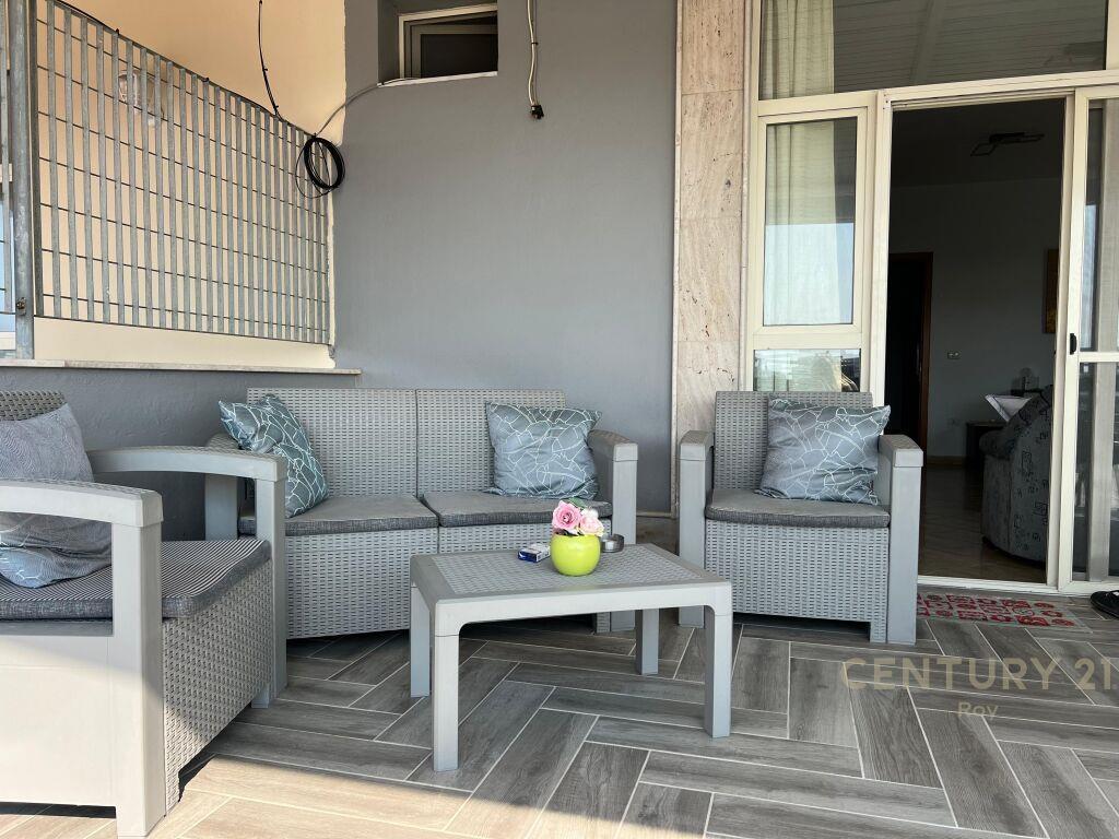 Papafingo ne shitje me pamje deti 2+1+2 te Mali i Robit, Dur