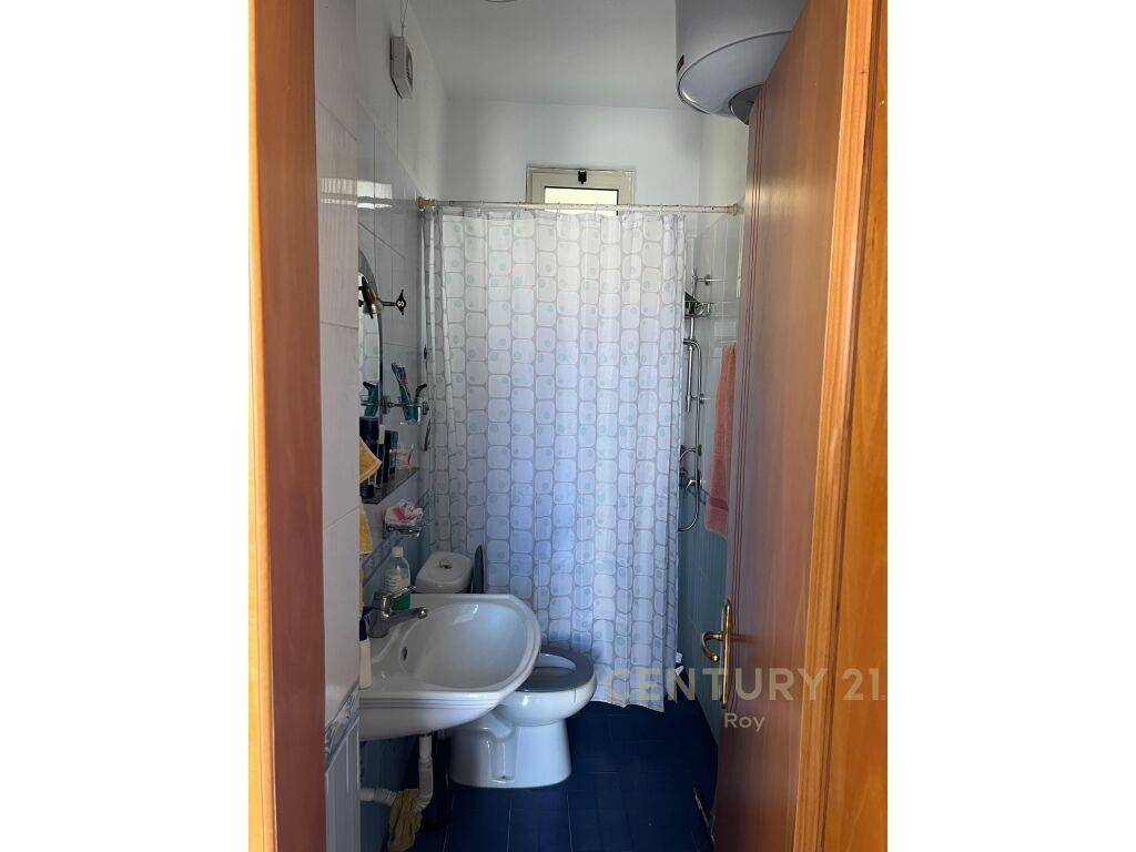 Papafingo ne shitje me pamje deti 2+1+2 te Mali i Robit, Dur