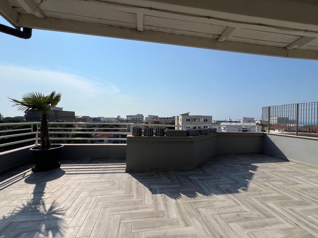 Papafingo ne shitje me pamje deti 2+1+2 te Mali i Robit, Dur