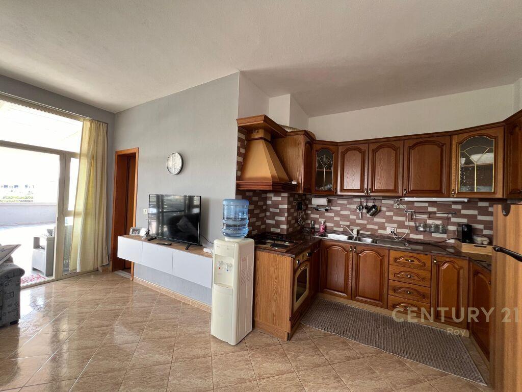 Papafingo ne shitje me pamje deti 2+1+2 te Mali i Robit, Dur