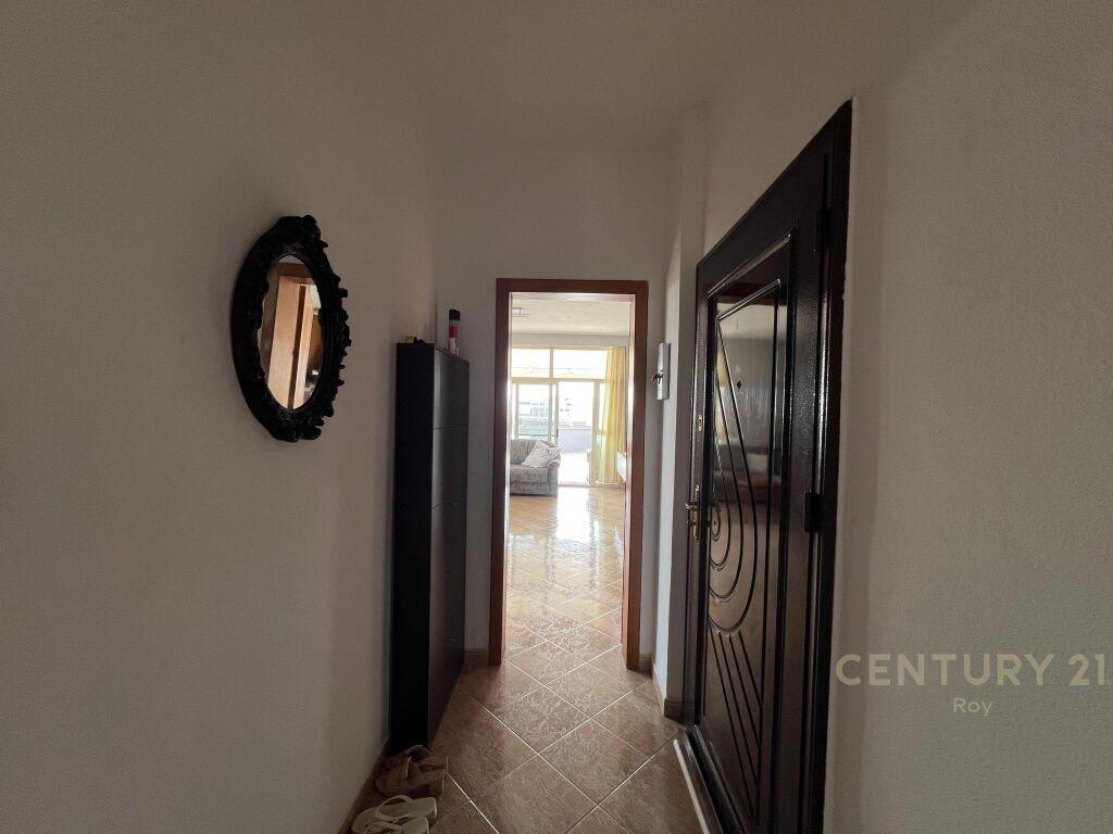 Papafingo ne shitje me pamje deti 2+1+2 te Mali i Robit, Dur