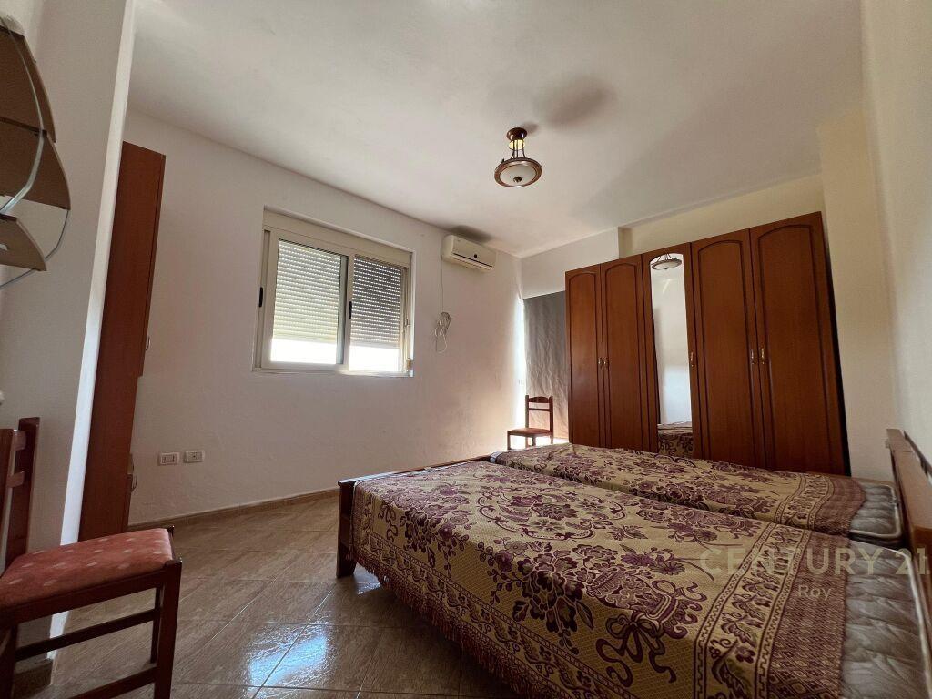 Papafingo ne shitje me pamje deti 2+1+2 te Mali i Robit, Dur