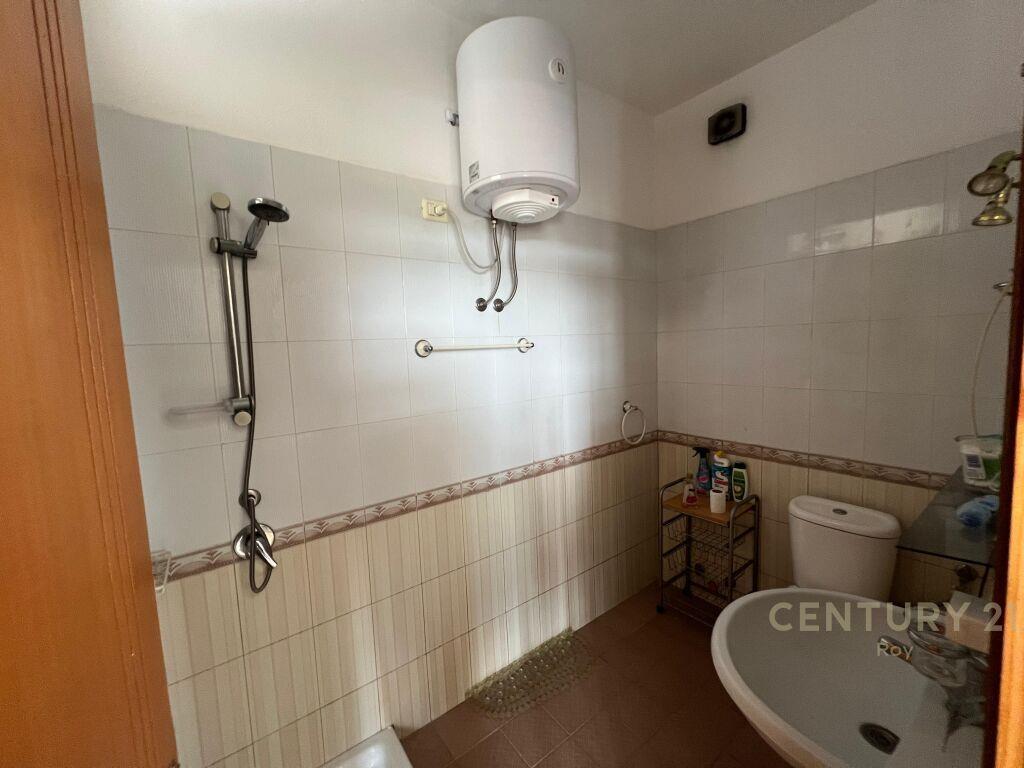 Papafingo ne shitje me pamje deti 2+1+2 te Mali i Robit, Dur