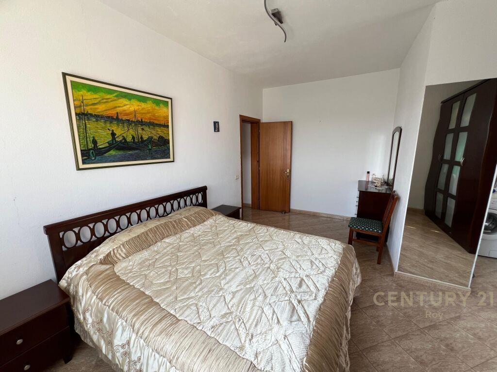 Papafingo ne shitje me pamje deti 2+1+2 te Mali i Robit, Dur