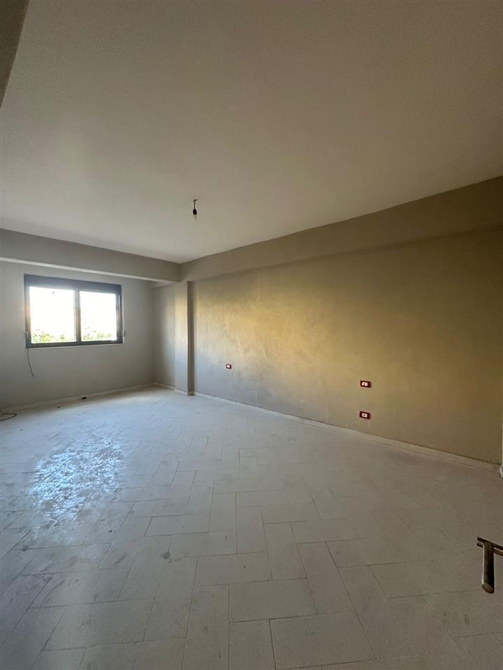 APARTAMENT PER SHITJE 3+1 STADIUMI DURRES!