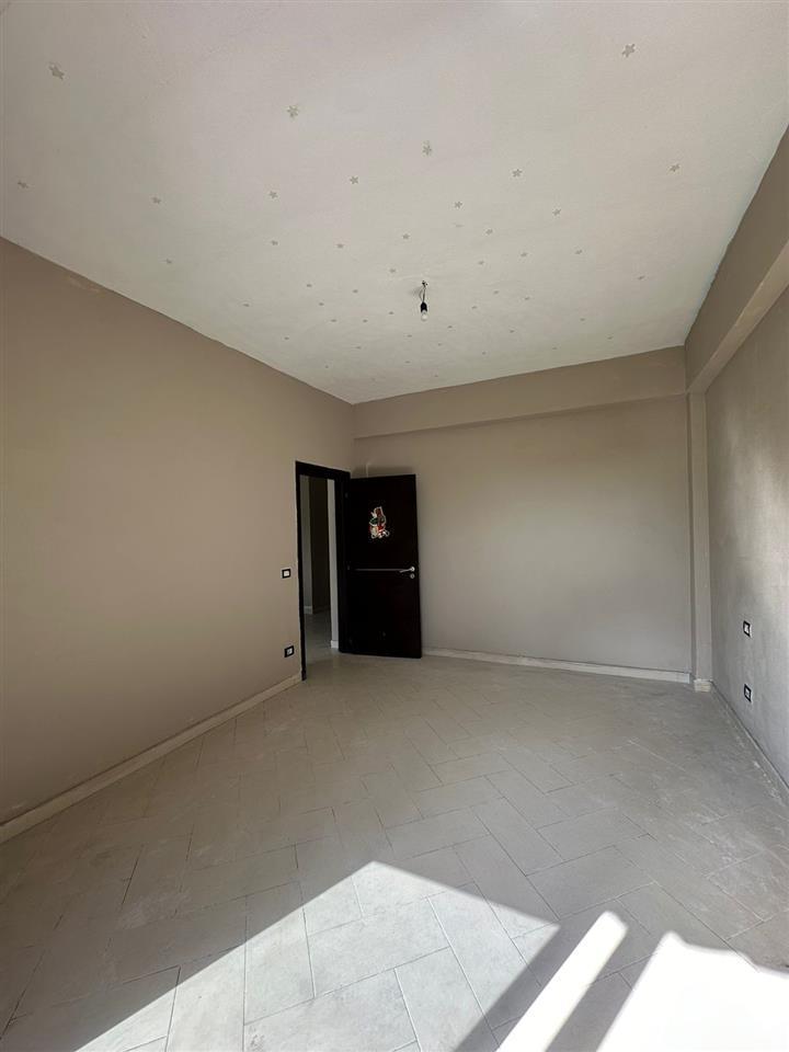 APARTAMENT PER SHITJE 3+1 STADIUMI DURRES!