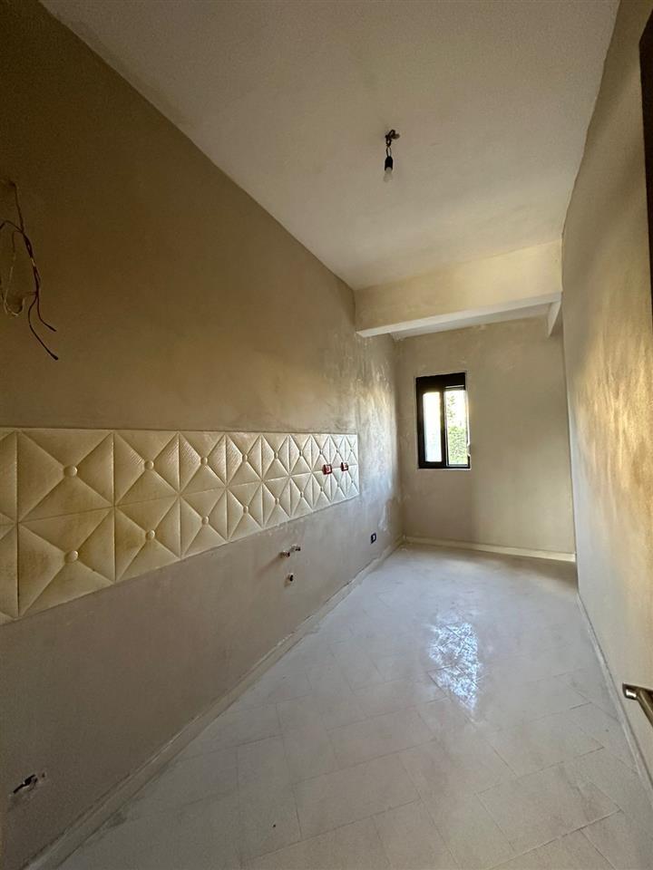 APARTAMENT PER SHITJE 3+1 STADIUMI DURRES!