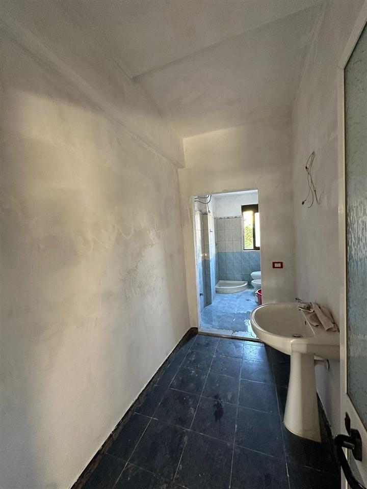 APARTAMENT PER SHITJE 3+1 STADIUMI DURRES!