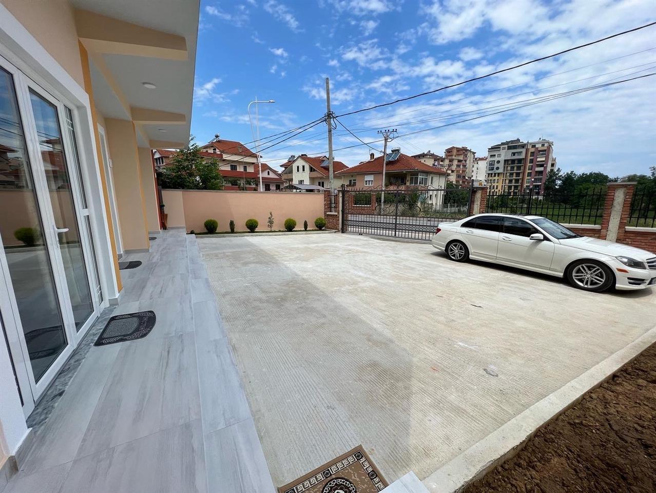 Dhoma me qera per familjare, 2min larg liqenit