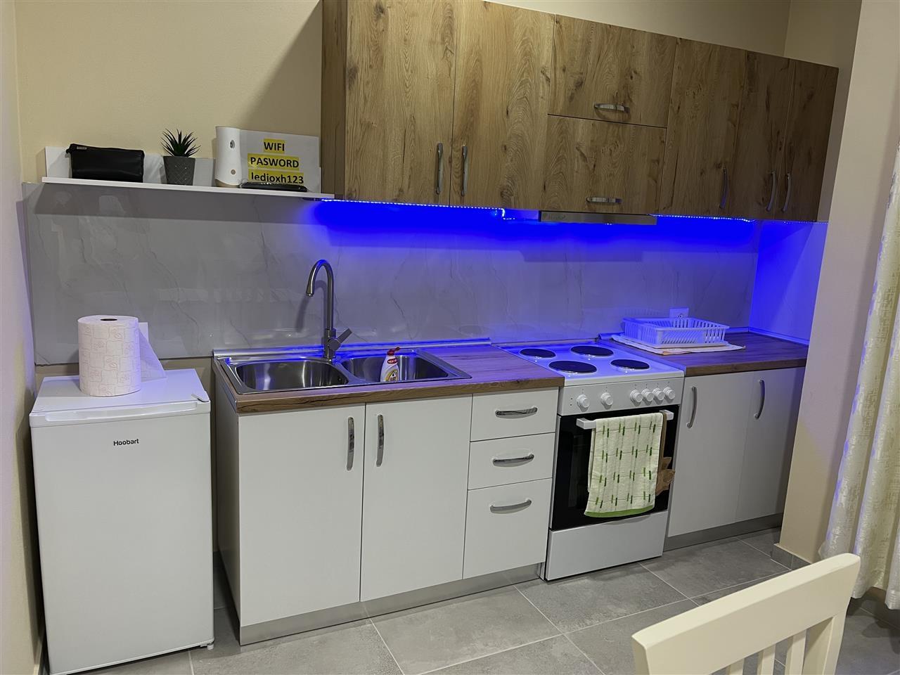 Dhoma me qera per familjare, 2min larg liqenit