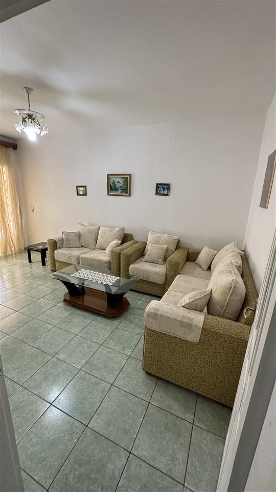 Apartamente dhe dhoma me qera ditore