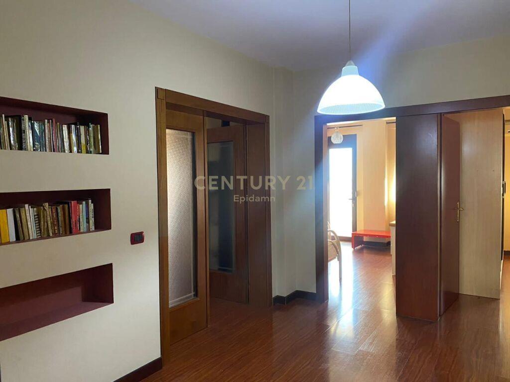 JEPET ME QIRA APARTAMENT 2+1 NE QENDER DURRES !!