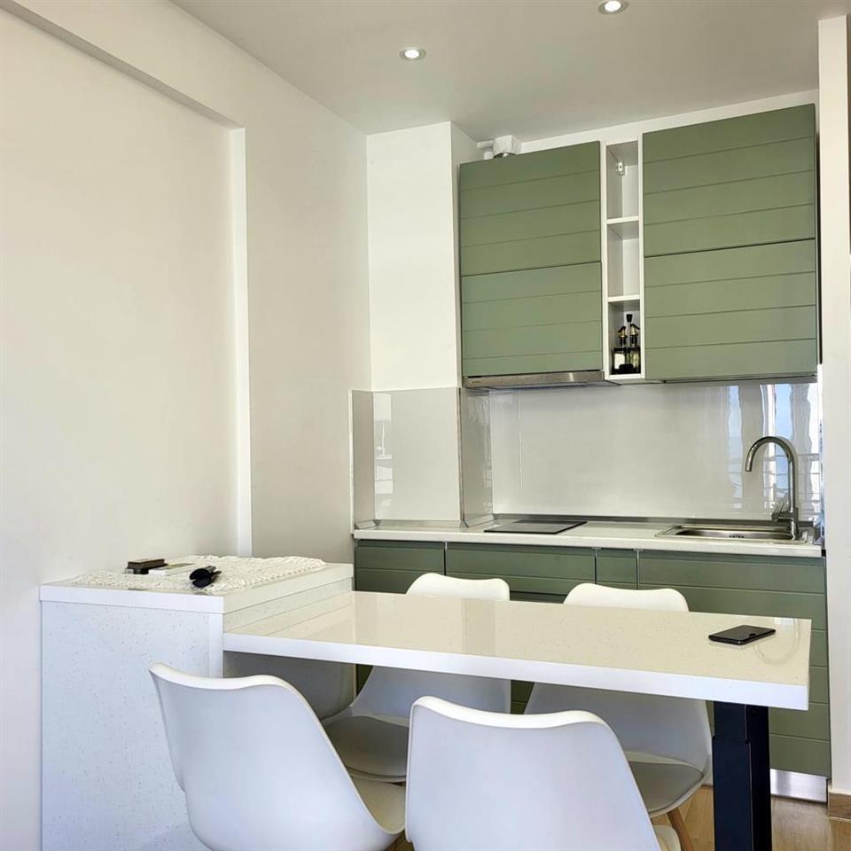 Jepet me qera 2+1+2 me pamje nga deti