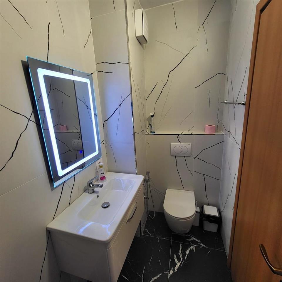 Jepet me qera 2+1+2 me pamje nga deti