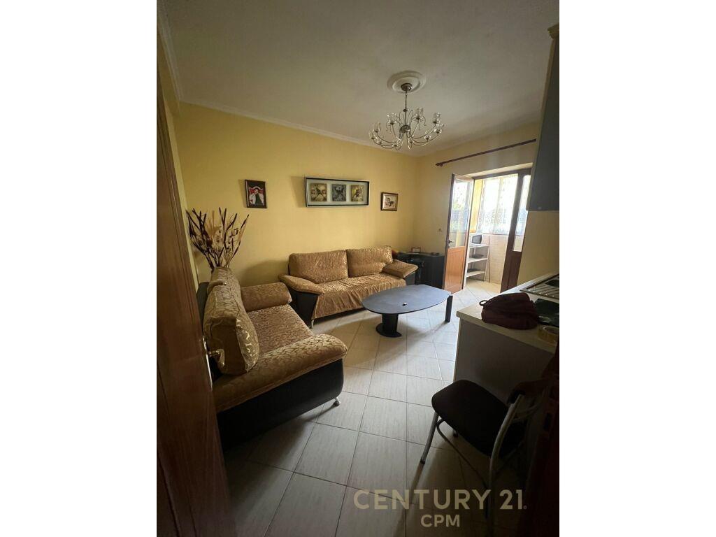 Jepet me qira Apartament , njesi komerciale500€ smart100019