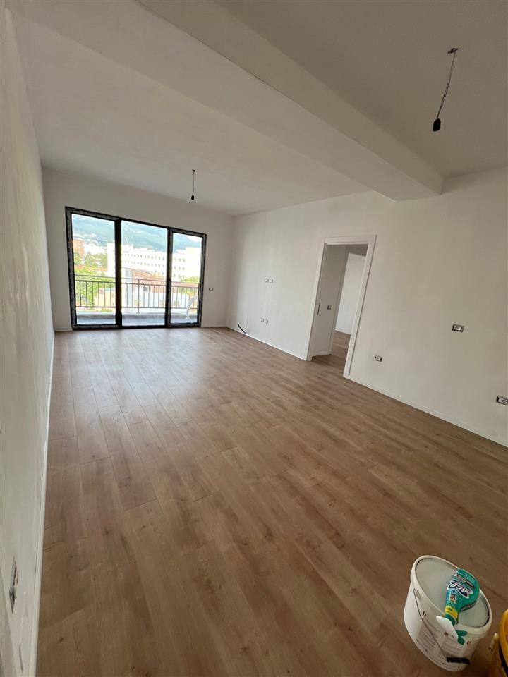 ARLIS Farmacia 10, Shitet Apartament 2+1