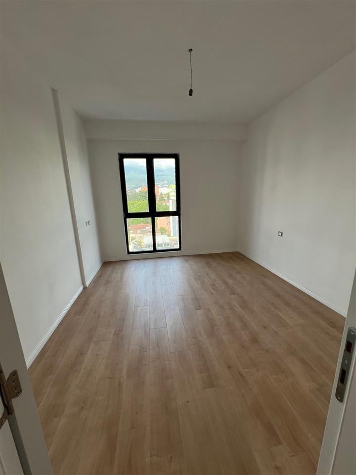 ARLIS Farmacia 10, Shitet Apartament 2+1