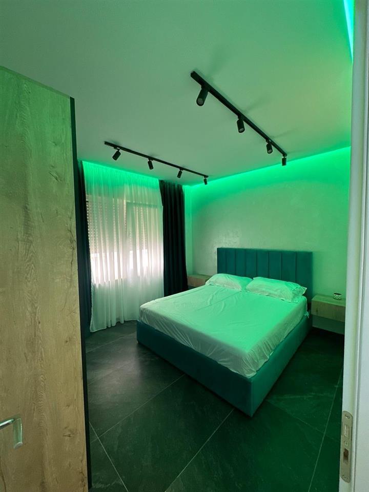 Shitet apartament 2+1 me pamje anesore nga deti