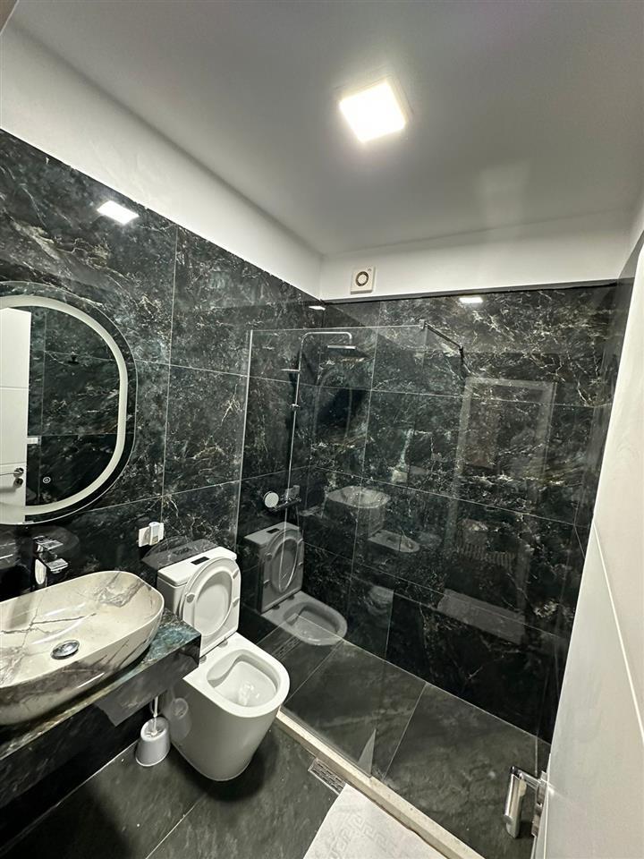 Shitet apartament 2+1 me pamje anesore nga deti