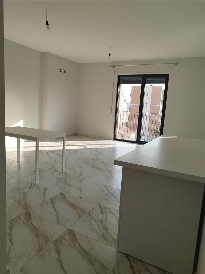 Apartament me qera 1+1 mbrapa Klanit