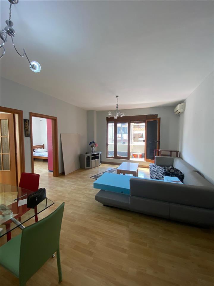 Disponojme apartament 2+1 me qera ne zonen e Laprakes, Tiran